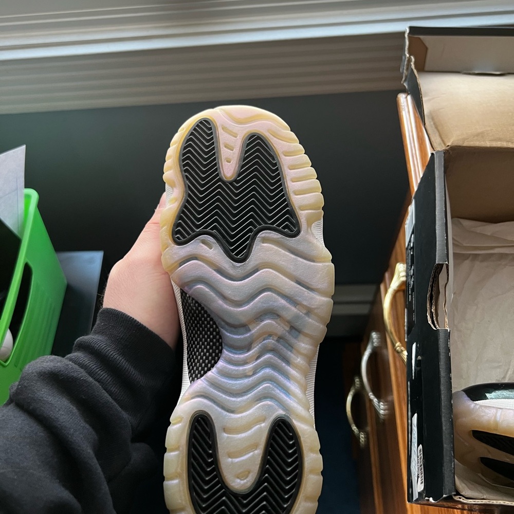 Jordan 11 low iridescent - Picture 4 of 7